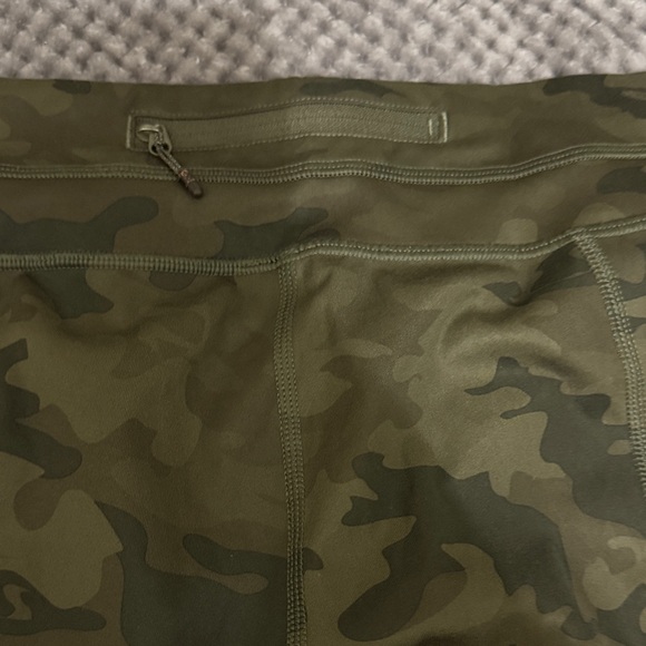 Lululemon  Olive Camo Active Leggings - Picture 4 of 4
